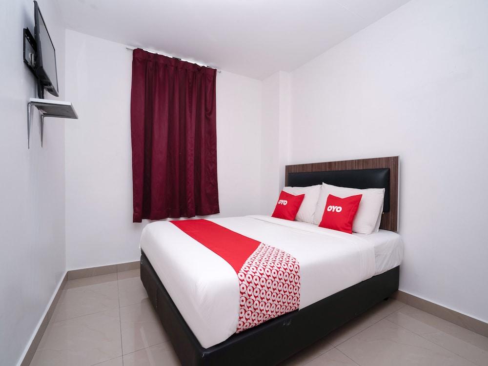 OYO 44093 Vrm Hotel - Featured Image