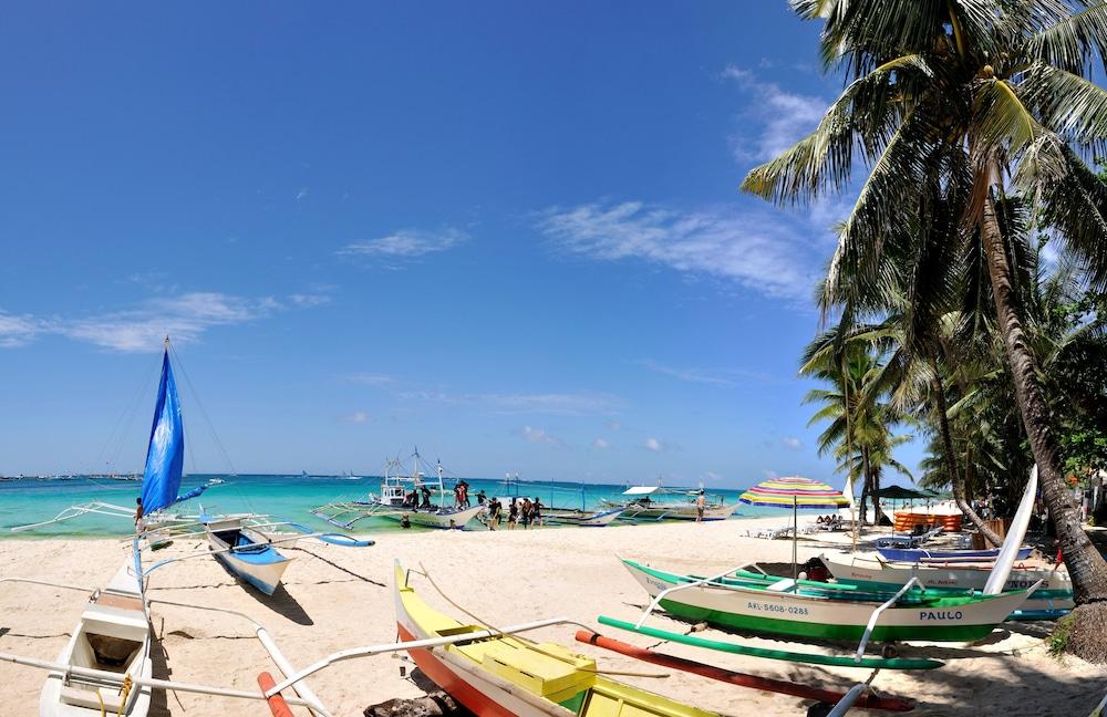 DiveGurus Boracay Beach Resort - Beach