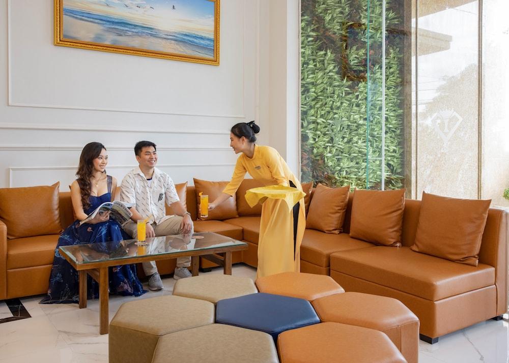 Imperial Nha Trang Hotel - Lobby Sitting Area