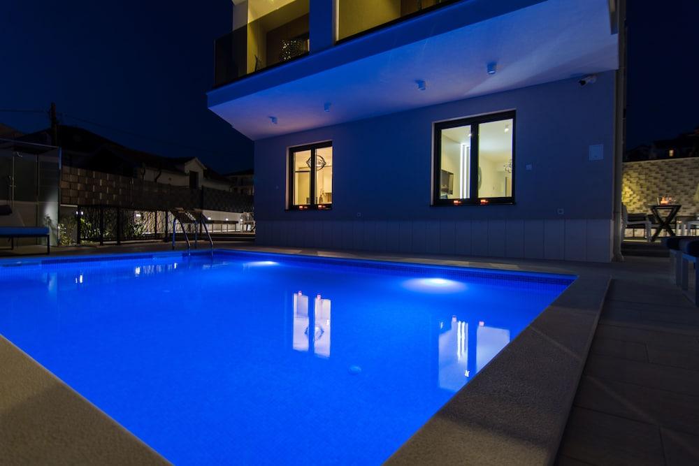 Villa 21 - Outdoor Pool