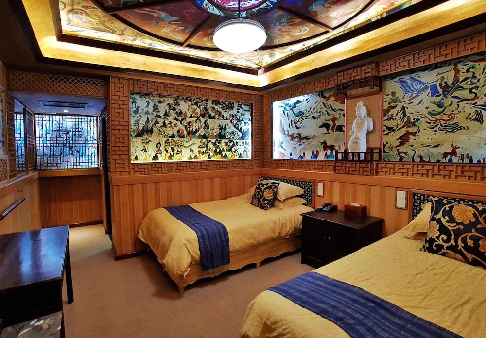 Yangshuo Li River Gallery Lodge - Room
