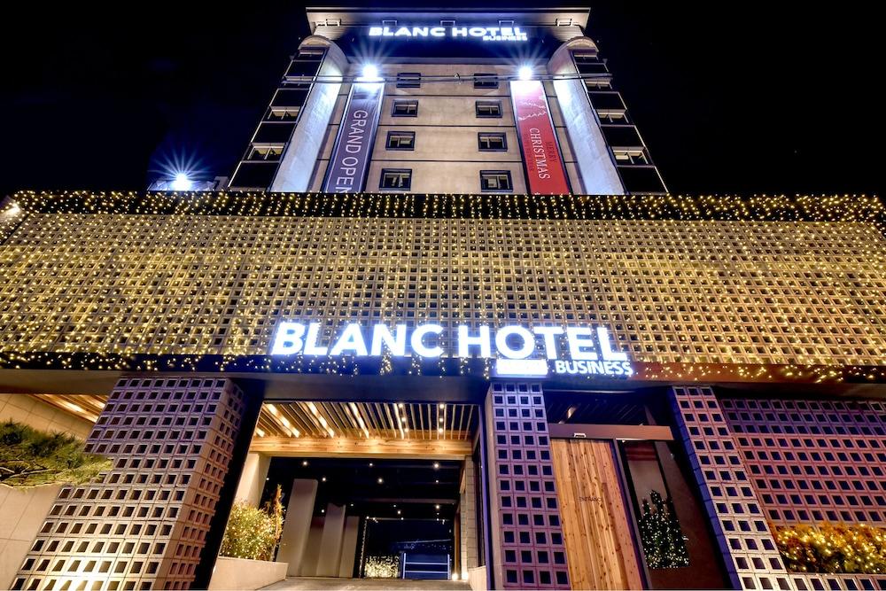 BLANC Business Hotel - Exterior