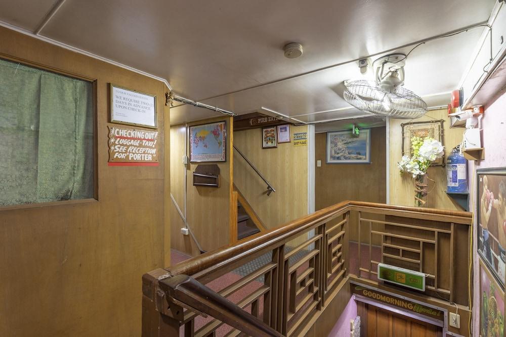 Aussie Slouch Hat Inn and Pub - Interior