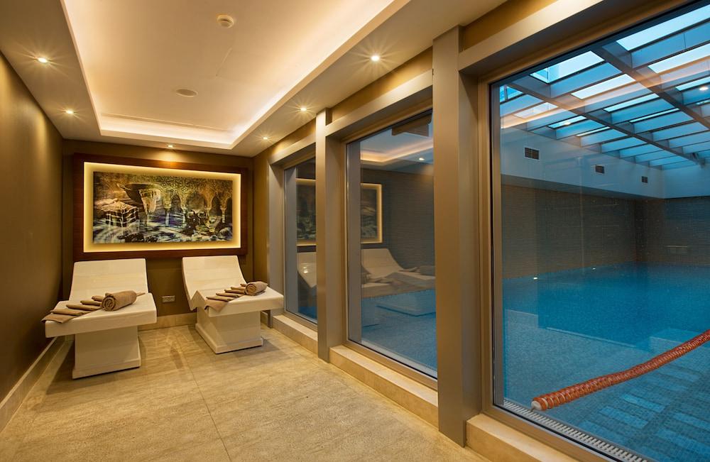 Dedeman Bostancı - Indoor Pool