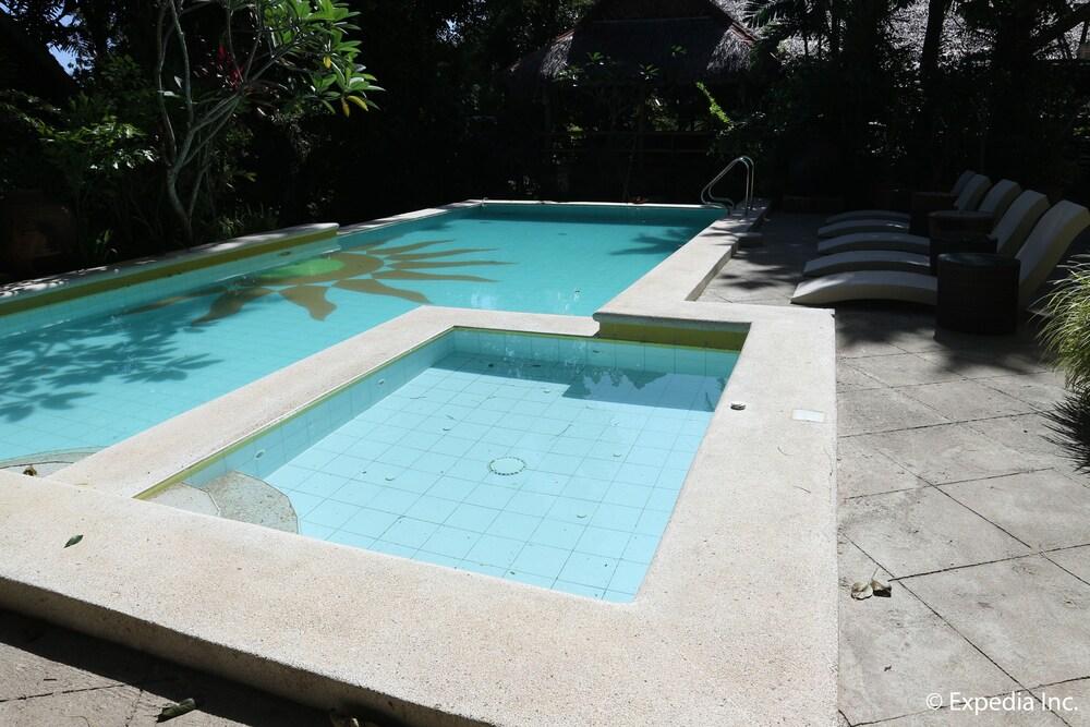 The Sun Villa Resort and Spa Hilltop - Outdoor Pool