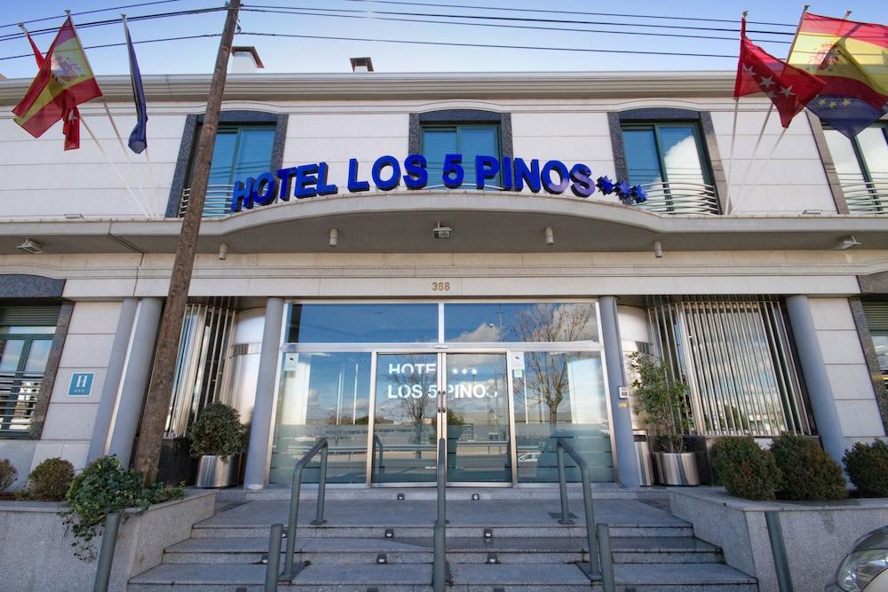 Hotel Los 5 Pinos - Front of Property