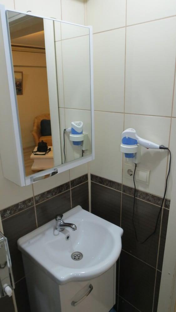 TMV1 Hotel - Bathroom Sink