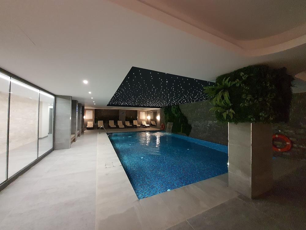 Grand Residence by NewInn - Indoor Pool