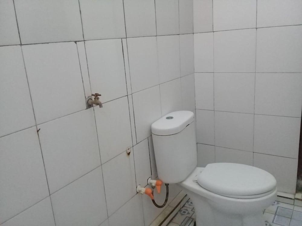 Bayu Homestay - Bathroom
