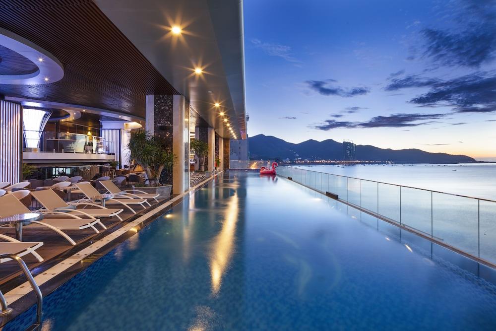Nha Trang Horizon Hotel - Infinity Pool