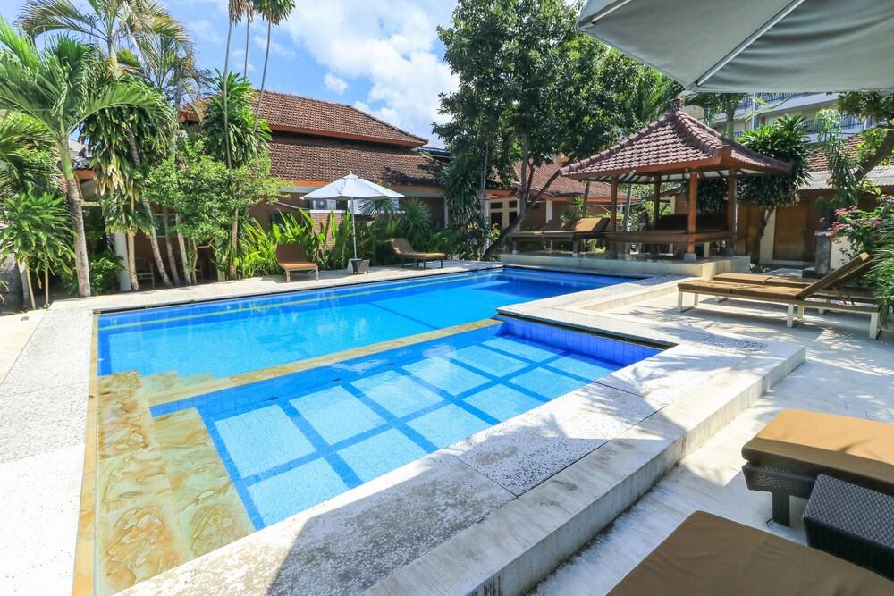 Ayu Lili Garden Hotel - Outdoor Pool