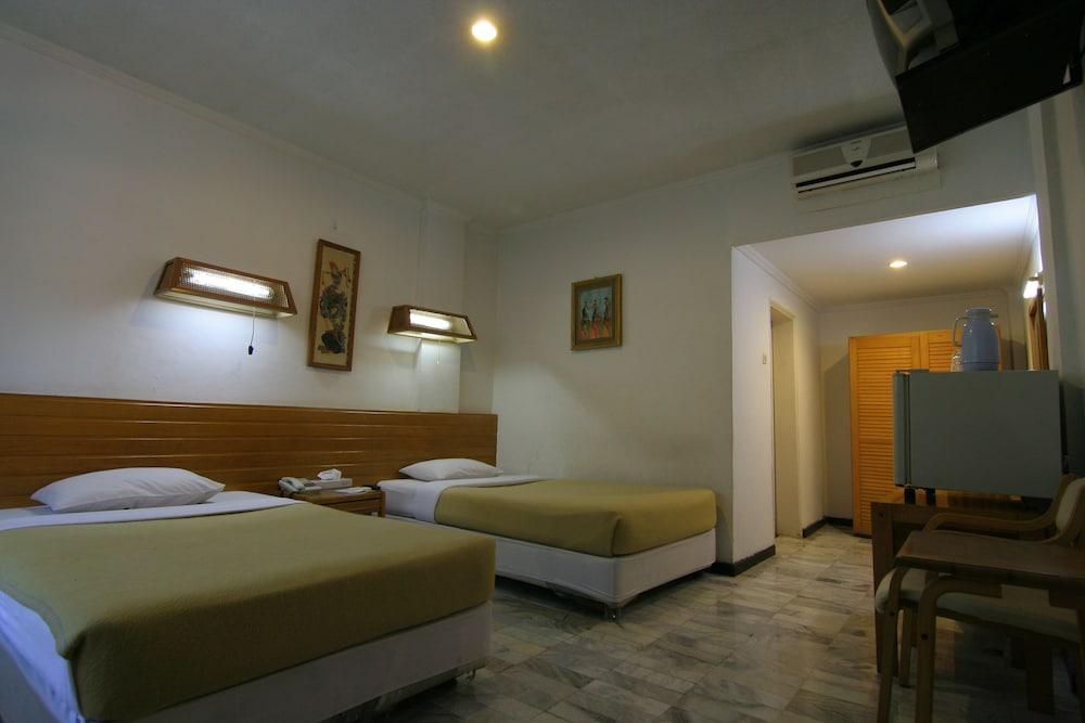 Hotel Karthi - Room