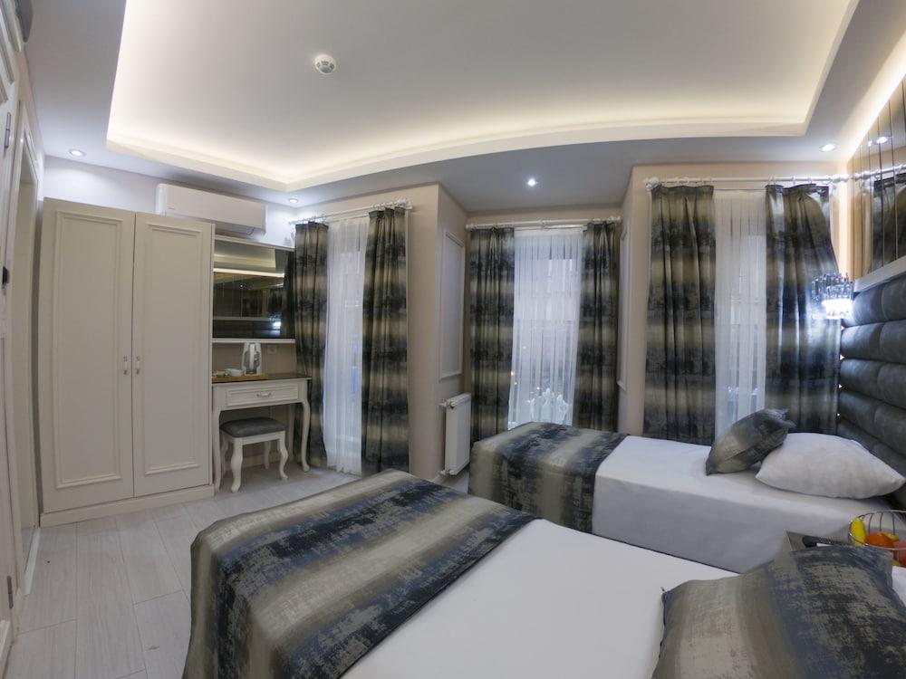 Crowned Hotel - Room