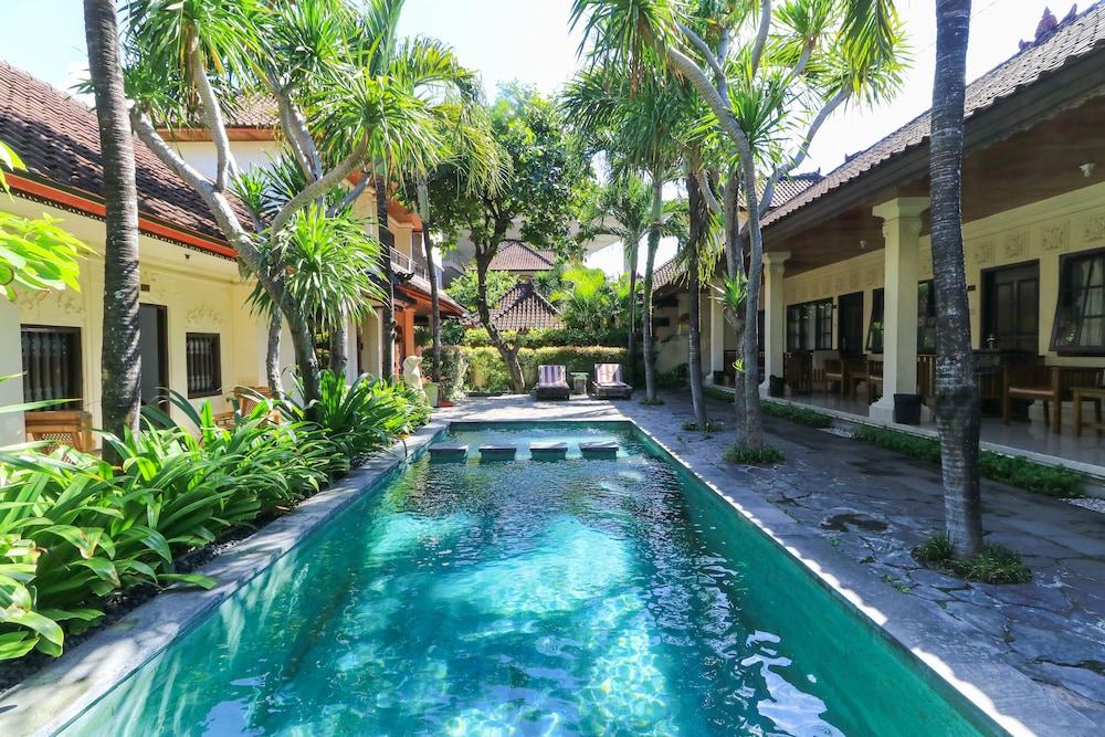 Sari Indah Cottages - Outdoor Pool