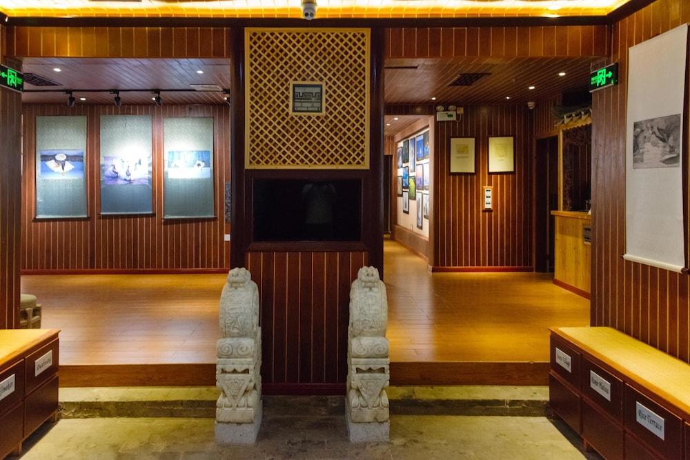 Yangshuo Li River Gallery Lodge - Interior Entrance
