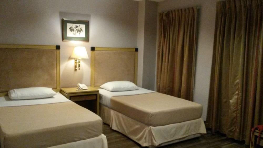The Windy Ridge Hotel Manila - Room