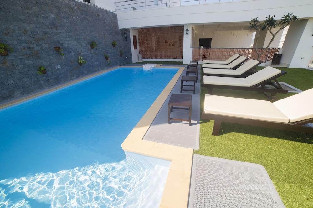 Edele Hotel - Outdoor Pool