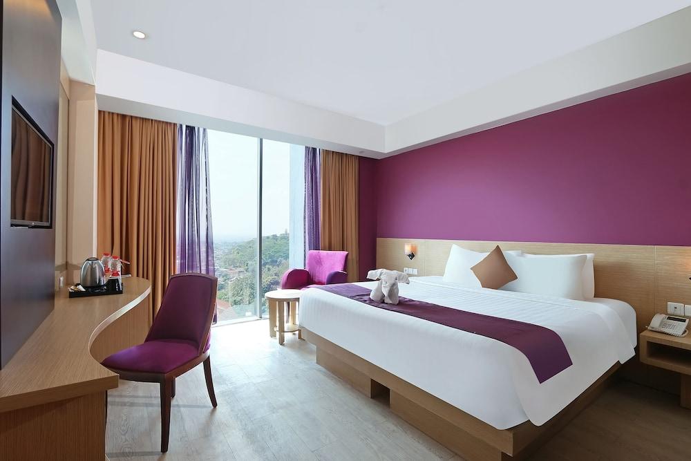 Grand Edge Hotel Semarang - Room