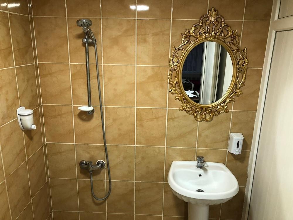 Hotel Metropol - Bathroom
