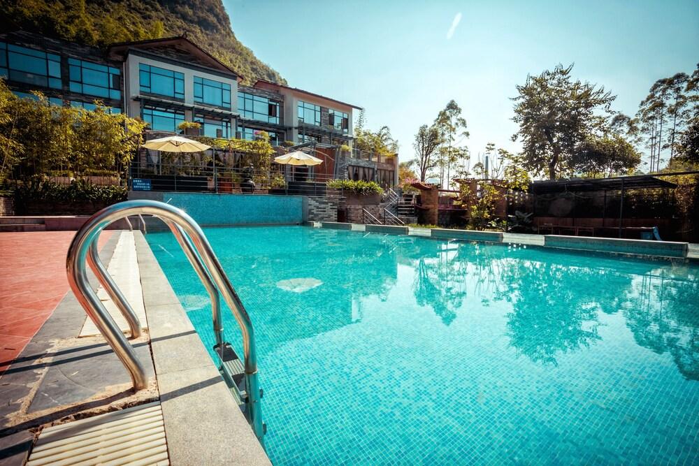 Moonlit Sky Resort - Outdoor Pool