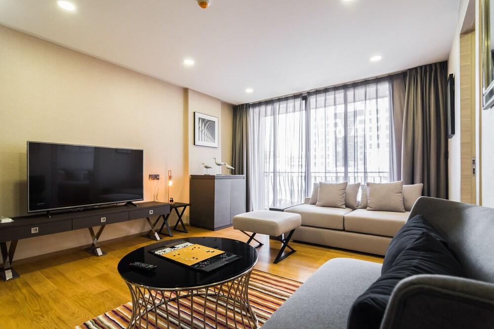 The Cityscape Langsuan By Favstay - Living Area