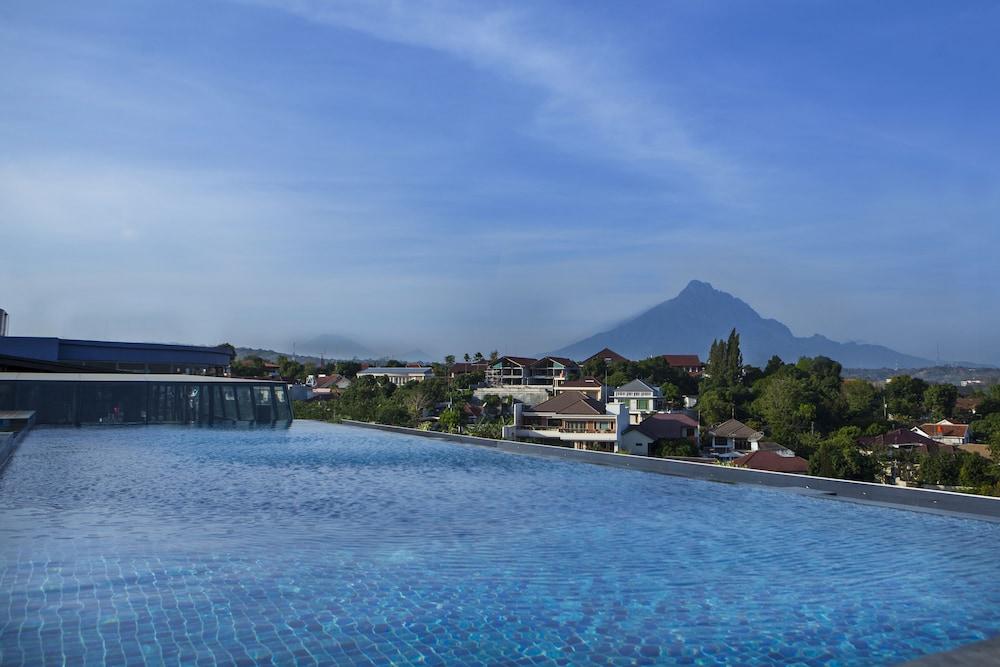 Grand Edge Hotel Semarang - Rooftop Pool