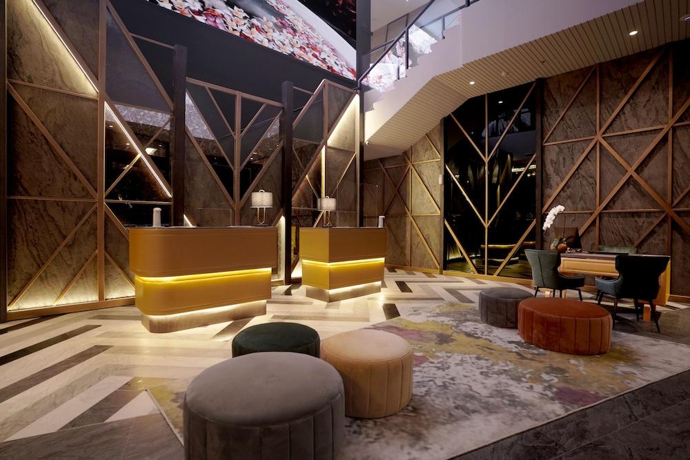Awann Sewu Boutique Hotel and Suite - Lobby Sitting Area