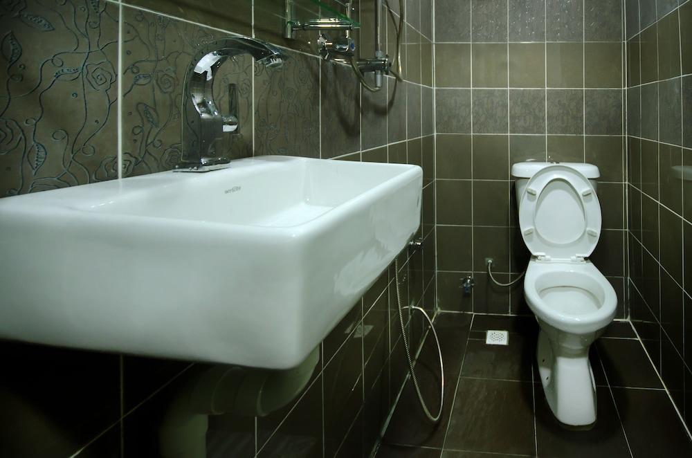 نور فيلا روفتوب - Bathroom