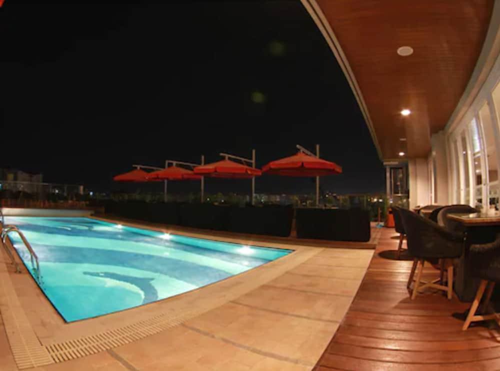 MG Suites Hotel - Outdoor Pool