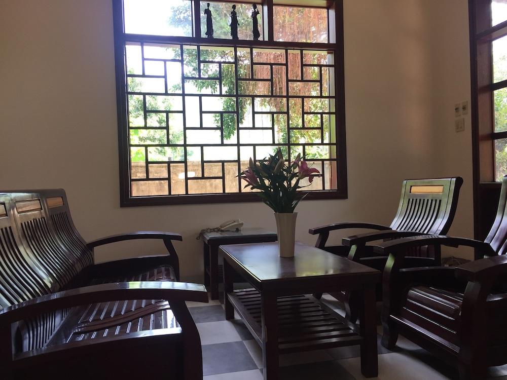 Banyan Villa Nha Trang - Lobby Sitting Area