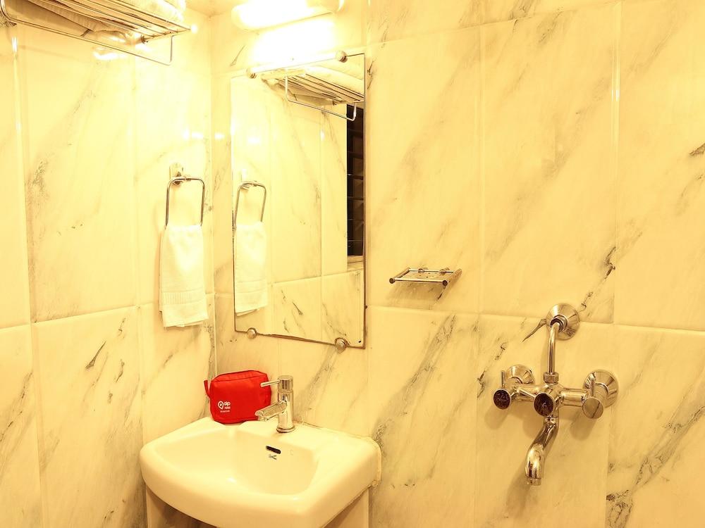 OYO 2625 Hotel Swagath - Bathroom Sink